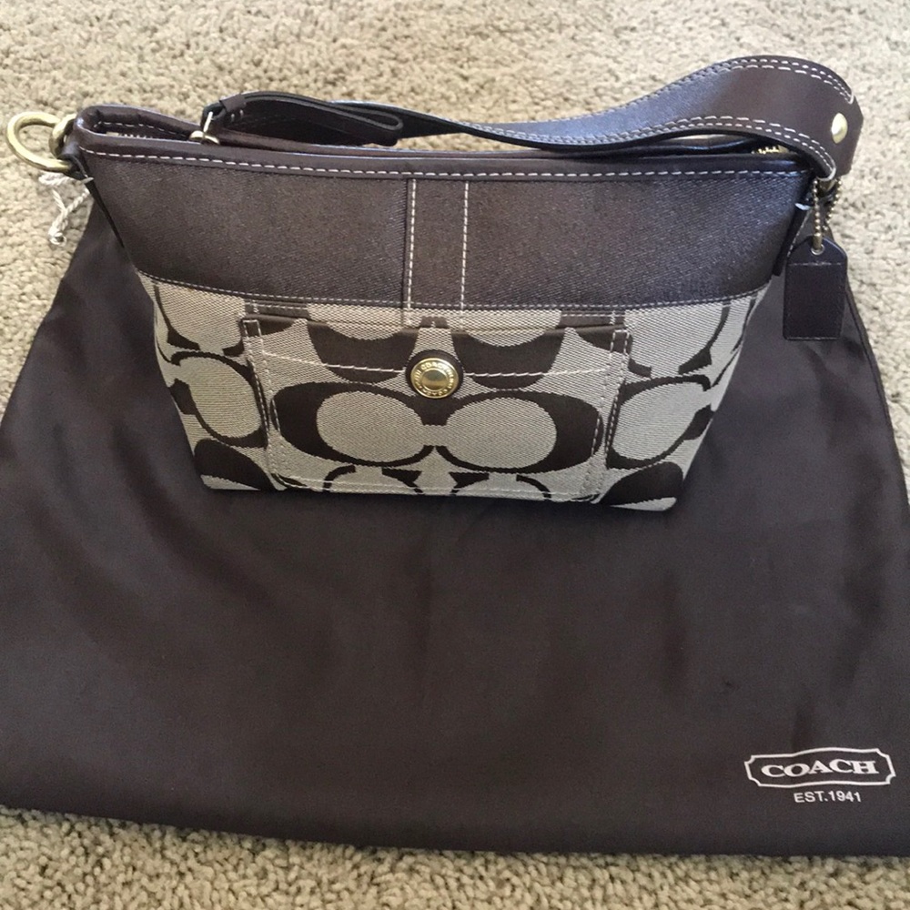 Coach Signature shoulder bag